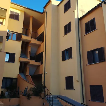 Alfredo And Anna Little House's Apartment