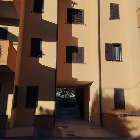 Alfredo And Anna Little House's *